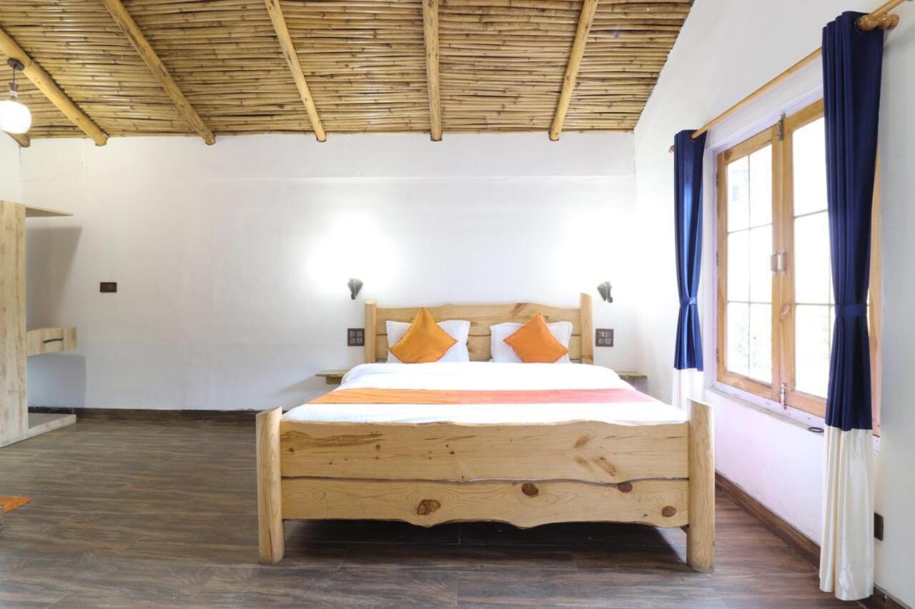 Hotel Fabescape Pine Hill View Nainital Esterno foto