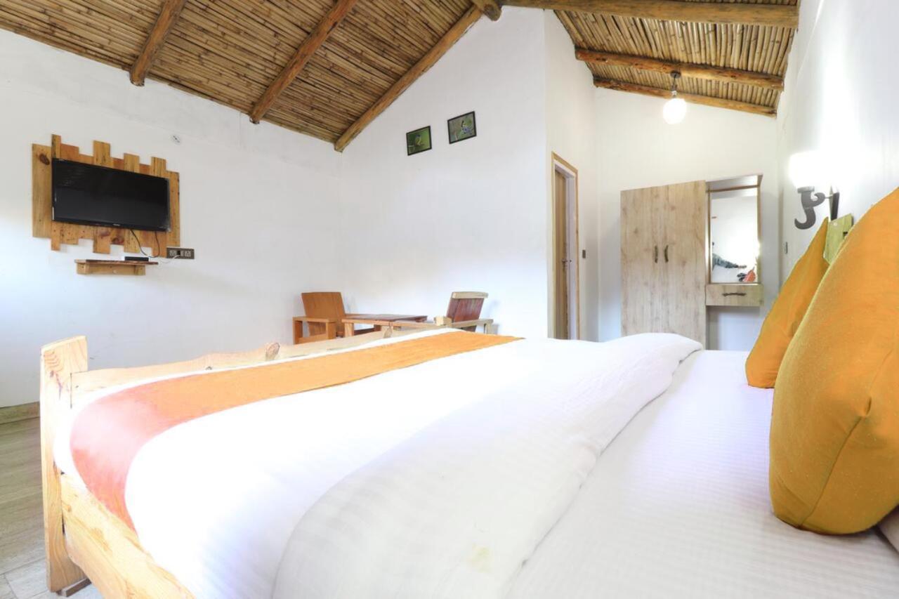 Hotel Fabescape Pine Hill View Nainital Esterno foto