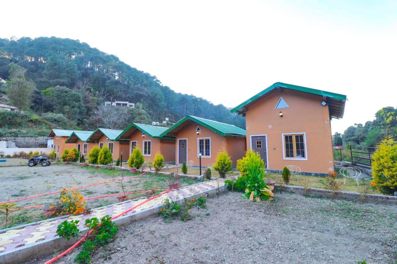 Hotel Fabescape Pine Hill View Nainital Esterno foto