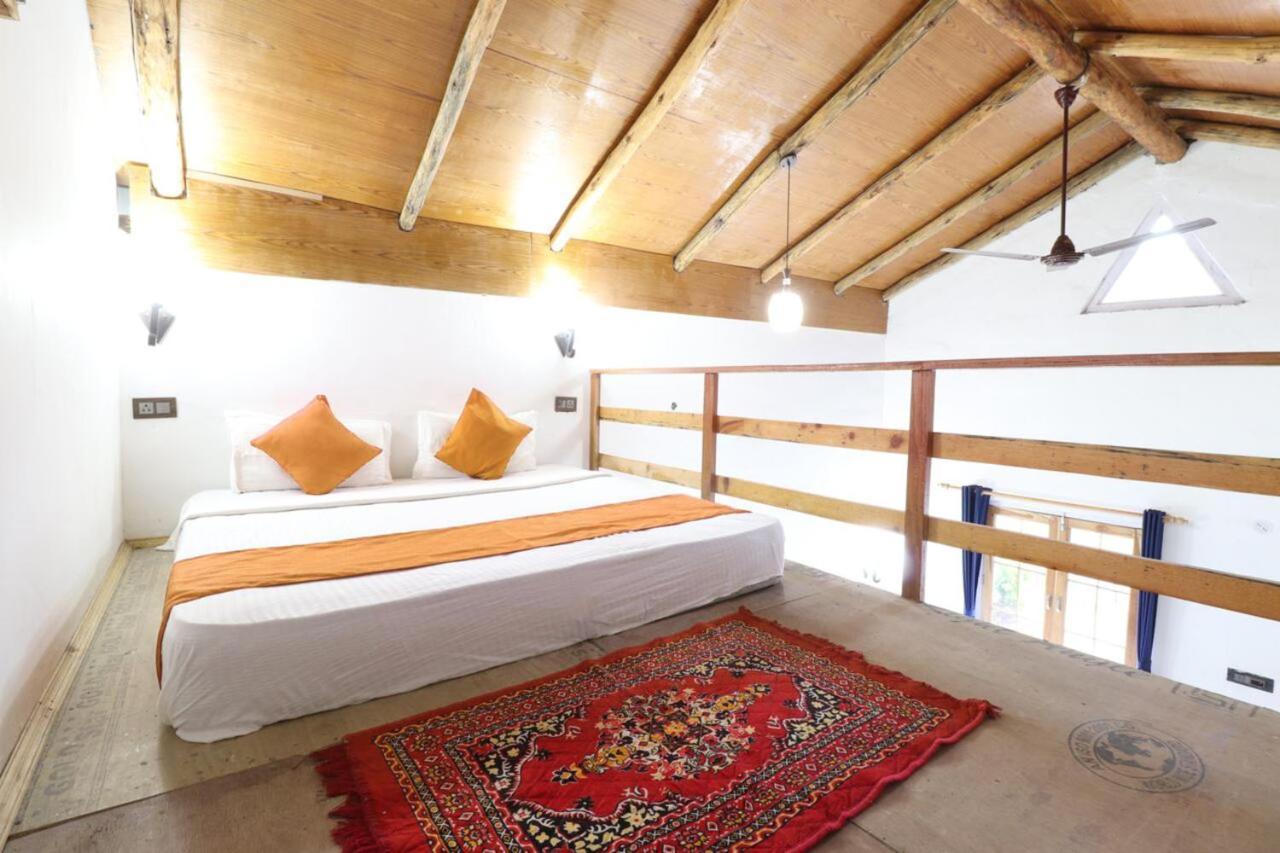 Hotel Fabescape Pine Hill View Nainital Esterno foto